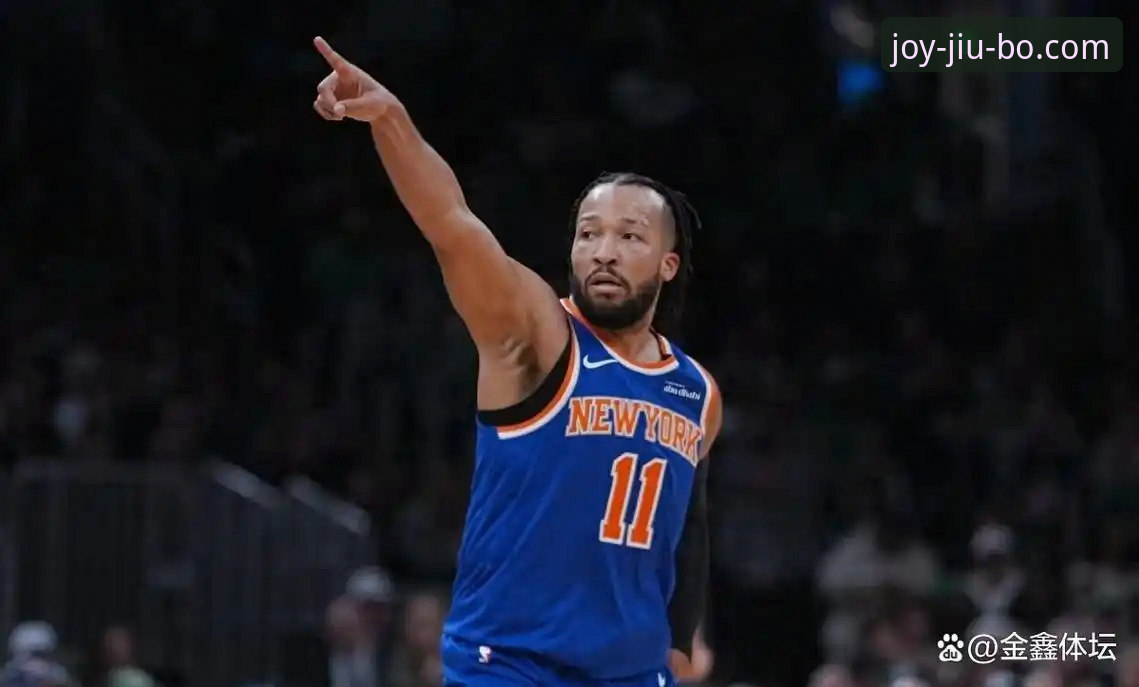 NBA季后赛最新动态：尼克斯队创纪录狂胜老鹰，晋级东部半决赛